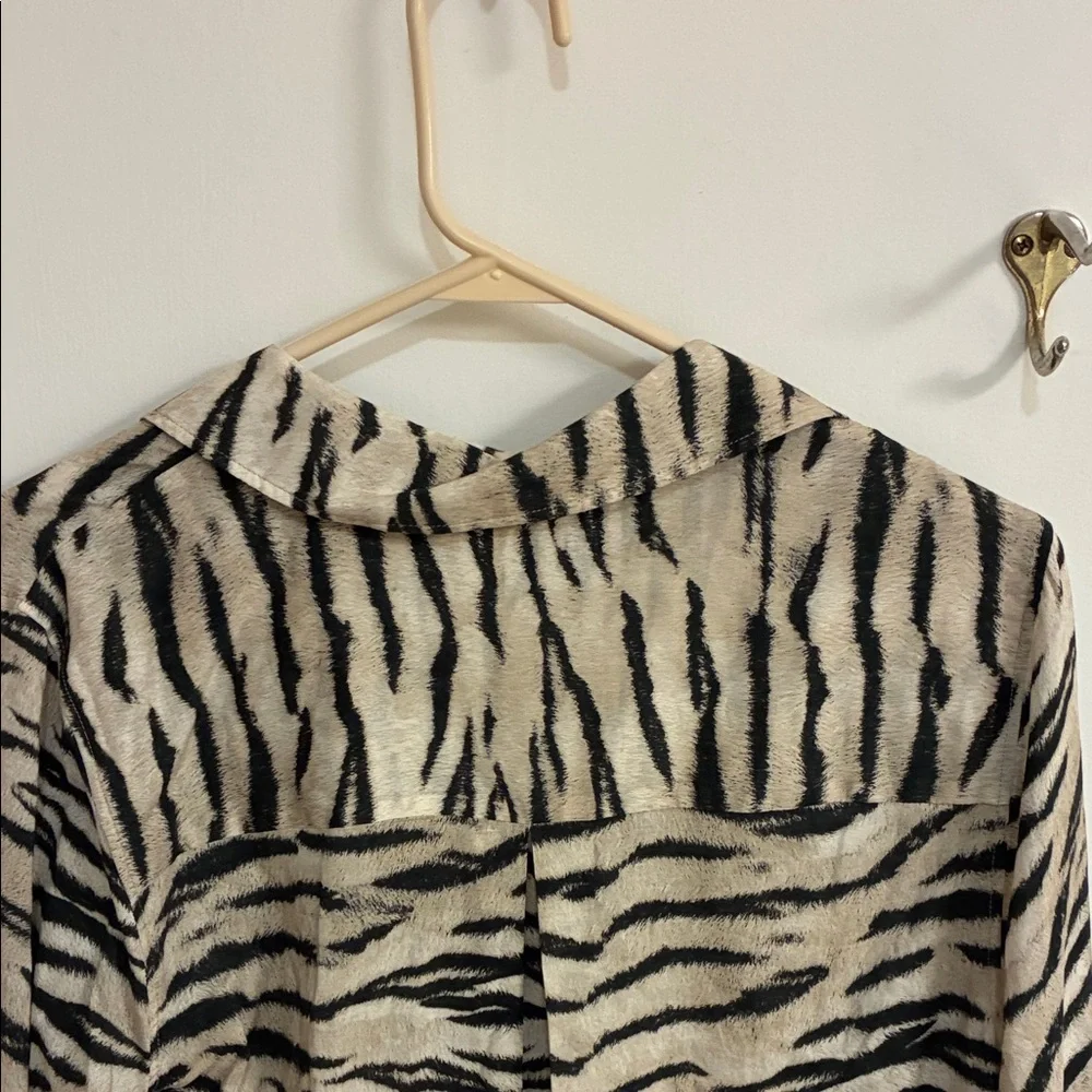 L'AGENCE Black and Cream Zebra Button-Down Shirt Sz SP